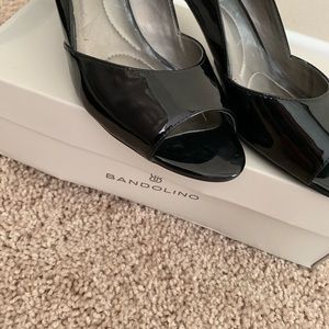 Bandolino mid size heel